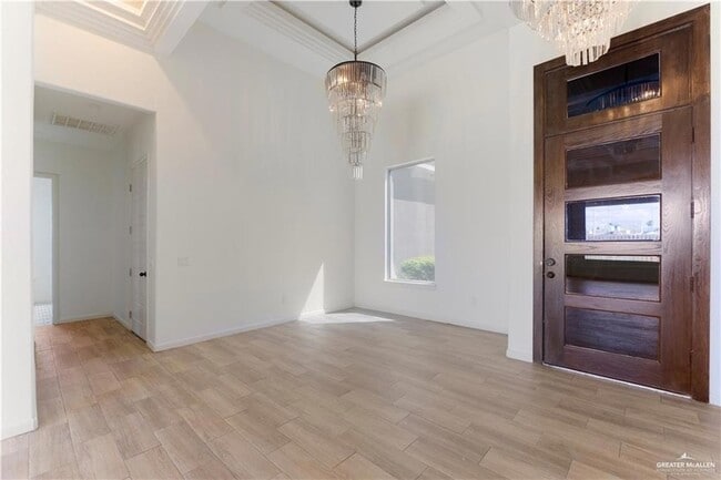 Building Photo - 607 Alameda St