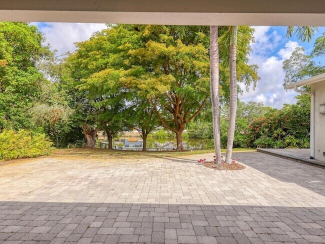 Building Photo - 3424 Tanglewood Dr
