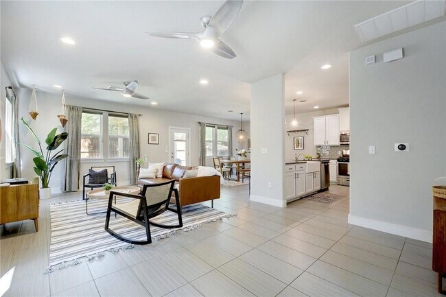Building Photo - 7408 Buchholz St