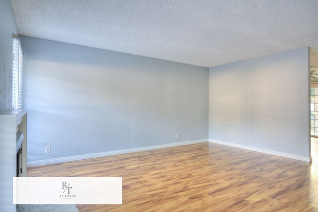 Building Photo - Welcome to Your Stylish Diamond Bar Home!