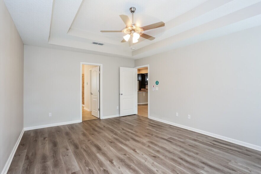 Building Photo - 15809 Canoe Creek Dr
