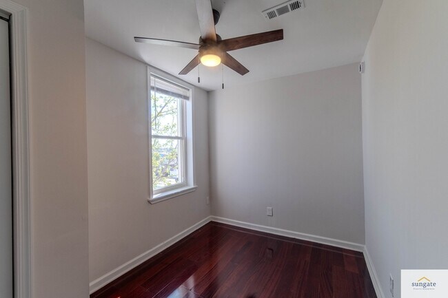 Building Photo - 2608 E Fayette St