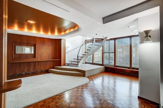 Building Photo - 2881 Observatory Ave