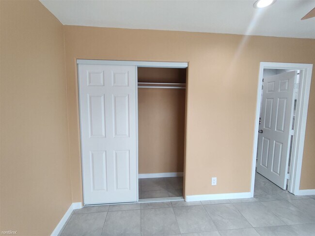 Building Photo - 2 br, 2 bath House - 739 D St