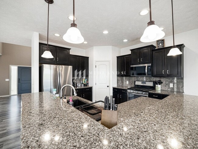 Building Photo - 1.5 story in Ashford Hollow
