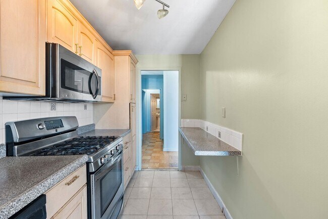 Building Photo - 6040 Boulevard E-33L-33L