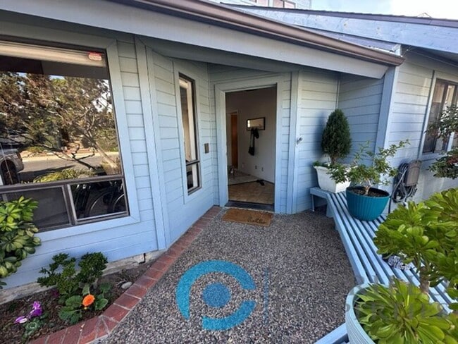 Building Photo - 2620 Deerpark Dr