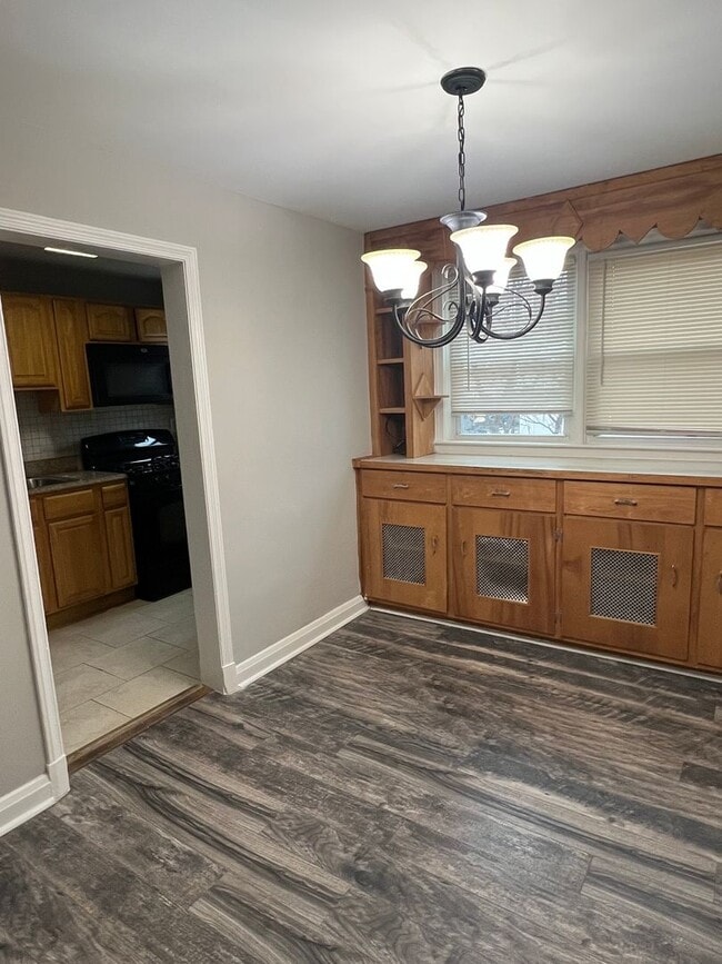 Building Photo - 2 Bedroom 1 Bathroom