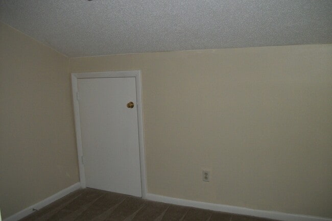 Building Photo - 2/2 Townhome Located Near NAS Jax