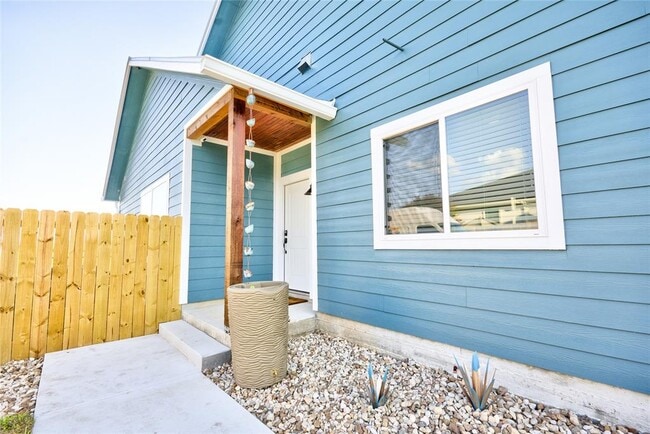 Building Photo - 108 Little Ranches Rd