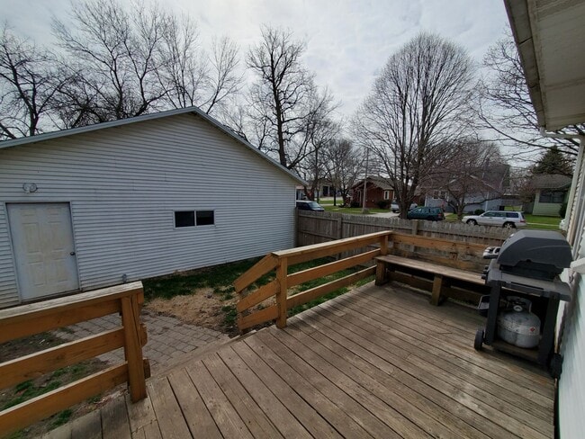 Building Photo - Huge 4 bedroom House with large garage