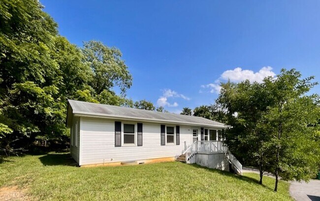 Building Photo - 1480 Boxwood Dr