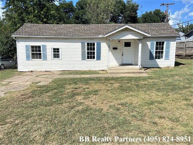 Primary Photo - 3407 E 38th St