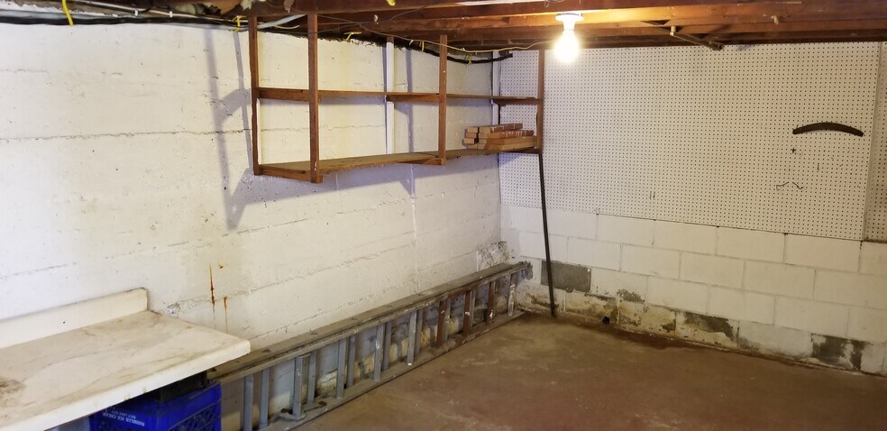 Building Photo - 6741 S Elman St