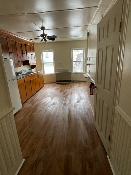 Building Photo - 82 Maple St