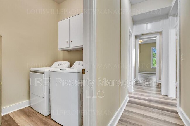 Building Photo - 221 Pope St