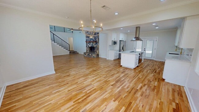 Building Photo - 171 Longwood Dr