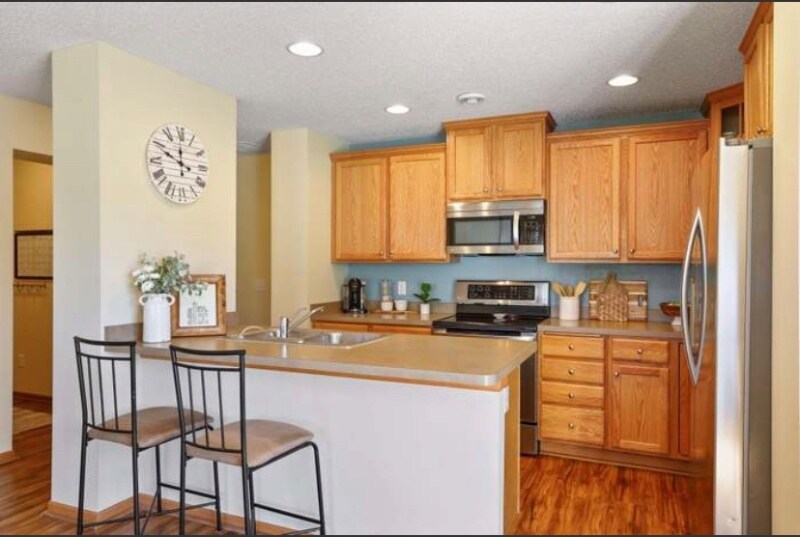 Building Photo - 3239 Oak View Dr