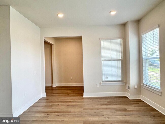 Building Photo - 1745 Riverbluff Ave