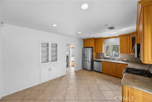 Building Photo - 826 E Olive Ave