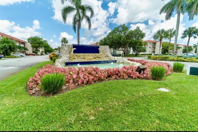 Building Photo - 671 S Hollybrook Dr
