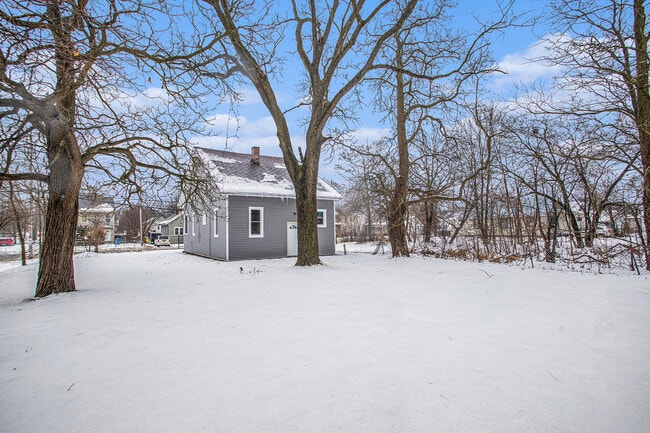 Building Photo - 195 Hubbard St