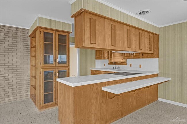 Building Photo - 21 E Walnut Ave