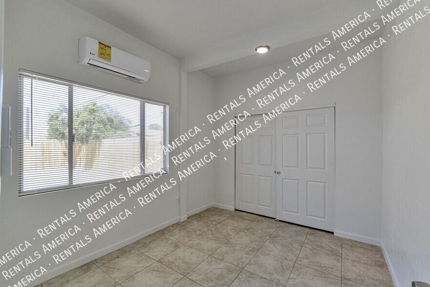 Building Photo - 2810 W Carnauba St