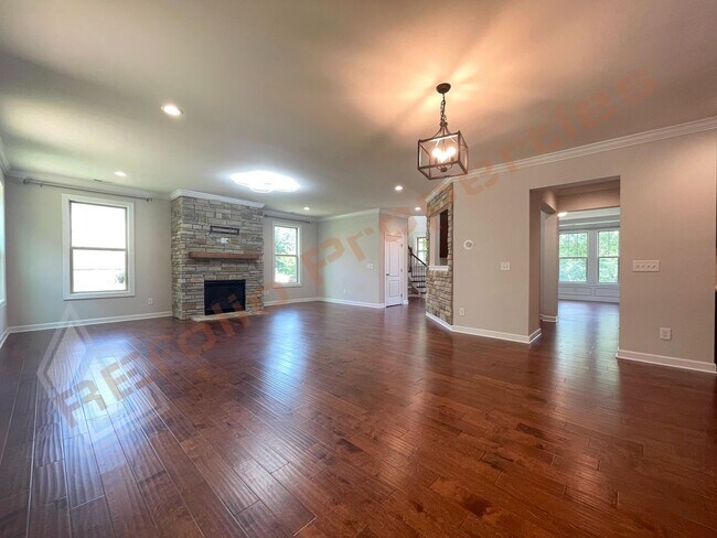 Building Photo - Gorgeous 5 Bedroom Home with First Floor In-law Suite & 3 Car Garage, Golf Course, Pool, Tennis a...