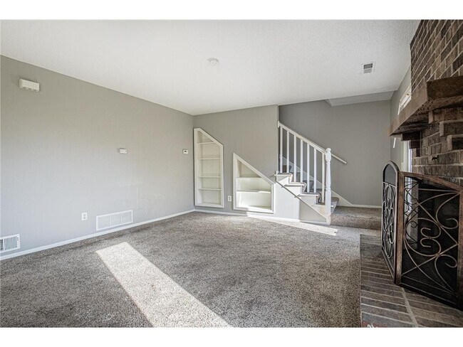 Building Photo - 9358 Ranchview Ln N