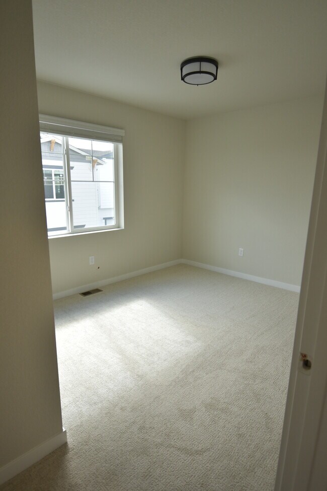 Building Photo - 10220 Spry St