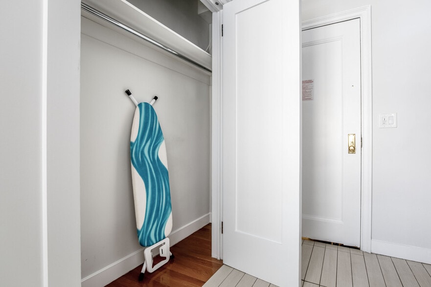 Building Photo - 400 E 57th St