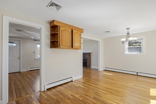 Building Photo - 160 Ravenswood Rd