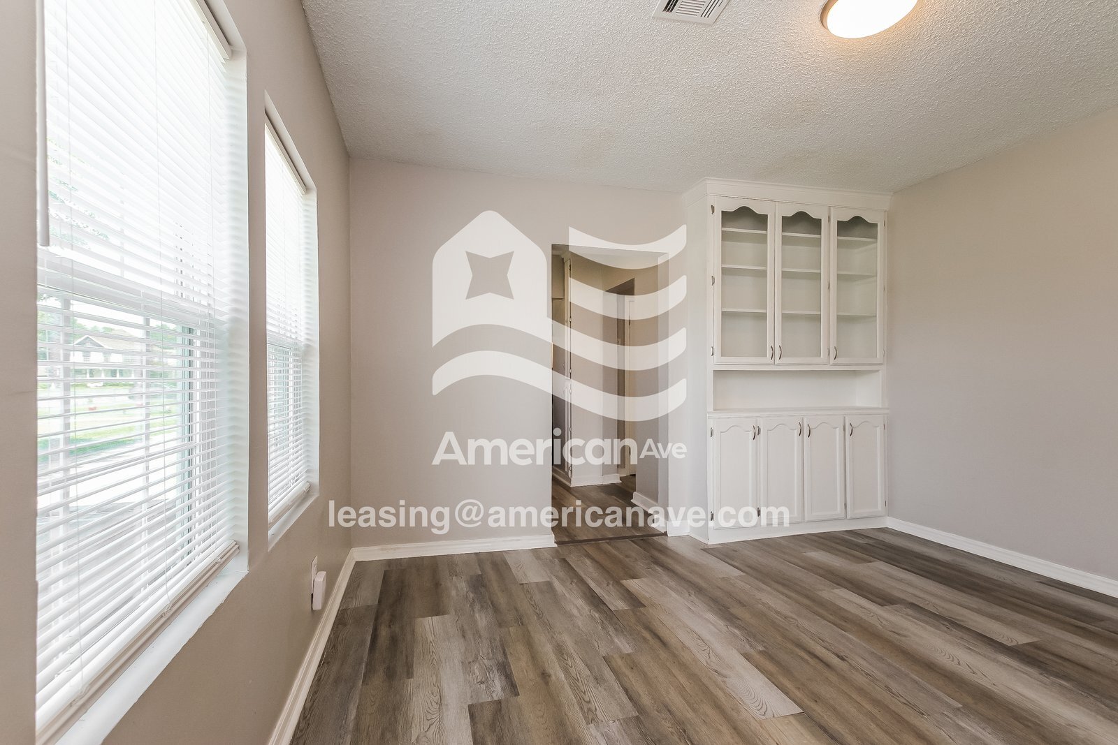 Building Photo - 210 E Will Rogers Blvd