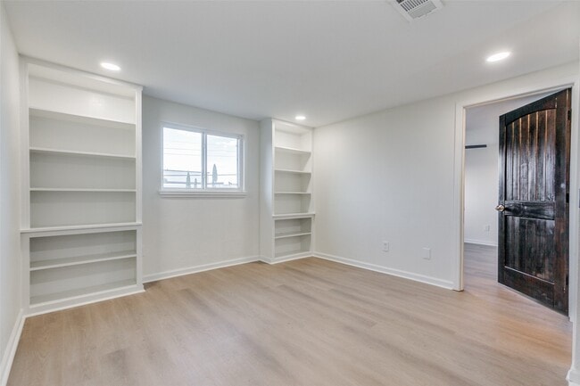 Building Photo - 1424 Stagecoach Dr