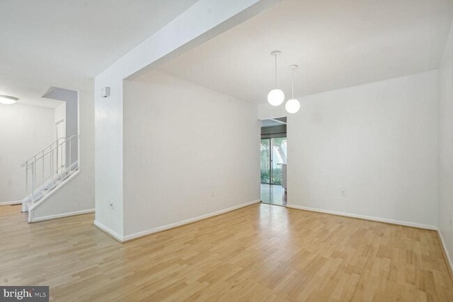 Building Photo - 9909 Hemlock Woods Ln