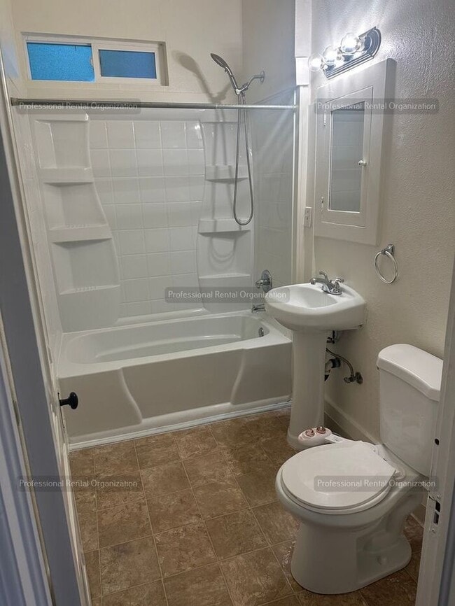 Building Photo - One bedroom Gem in Heart of Quaint, Historic West Petaluma