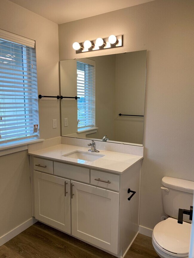 Building Photo - Modern 3 Bedroom, 3 Bath Townhome with 2-Car Garage!