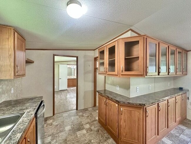 Building Photo - Tour Today! 2 Bed 2 Bath in East Tyler!