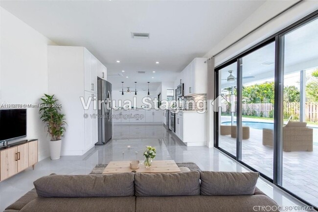 Building Photo - 1001 NW 6th Dr