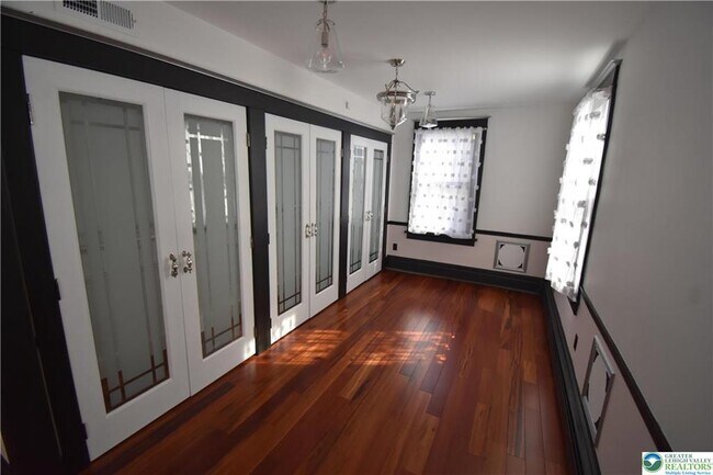 Building Photo - 100 N 4th St