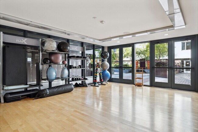 Building Photo - 185 Channel St