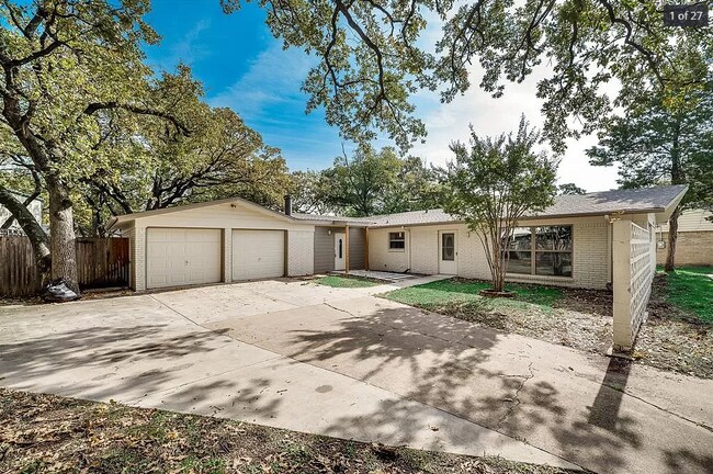Primary Photo - 1520 Sunnybrook Dr