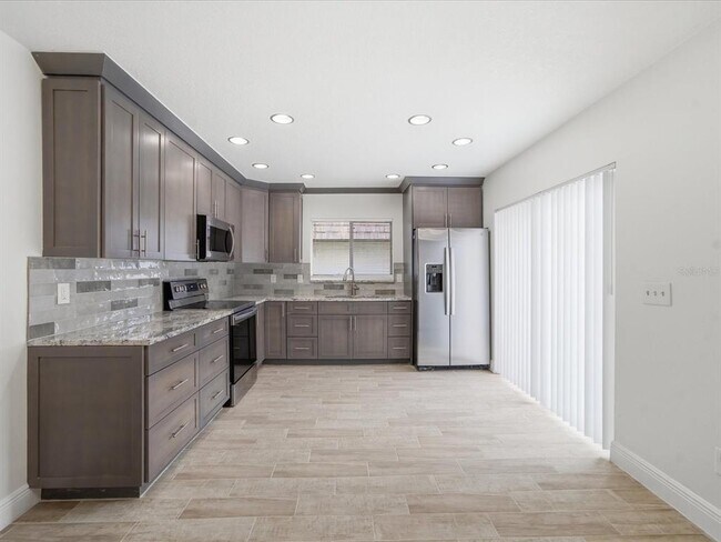 Building Photo - 15446 E Pond Woods Dr