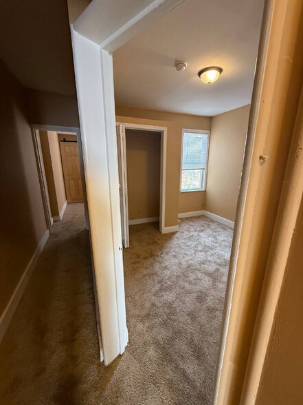 Building Photo - 2026 Walbrook Ave
