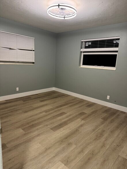 Building Photo - 4955 SW 91st Ave