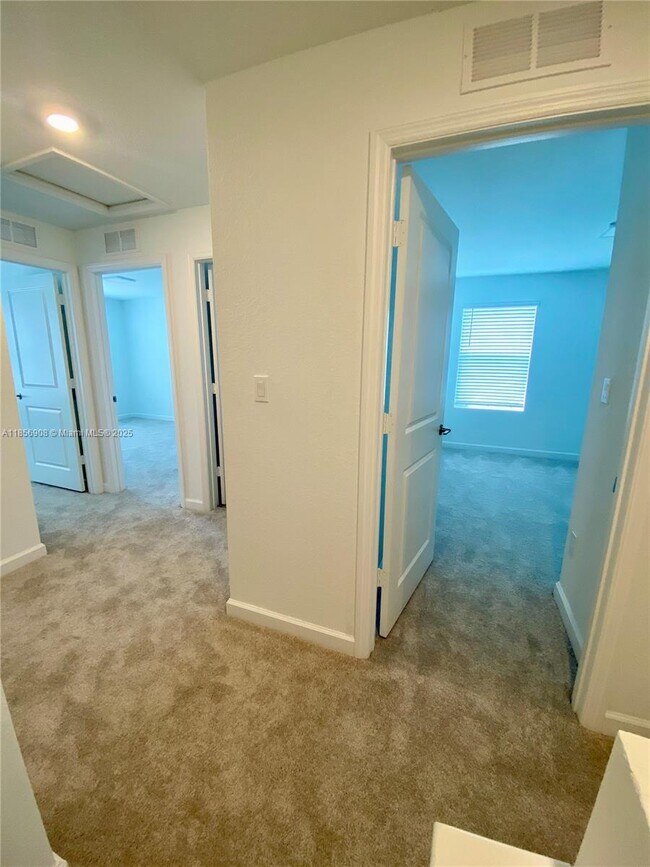 Building Photo - 4163 Lagoon Shore Dr