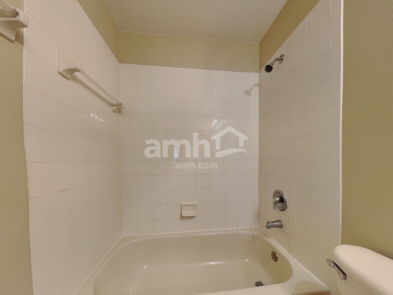 Building Photo - 5611 Brookdale Way