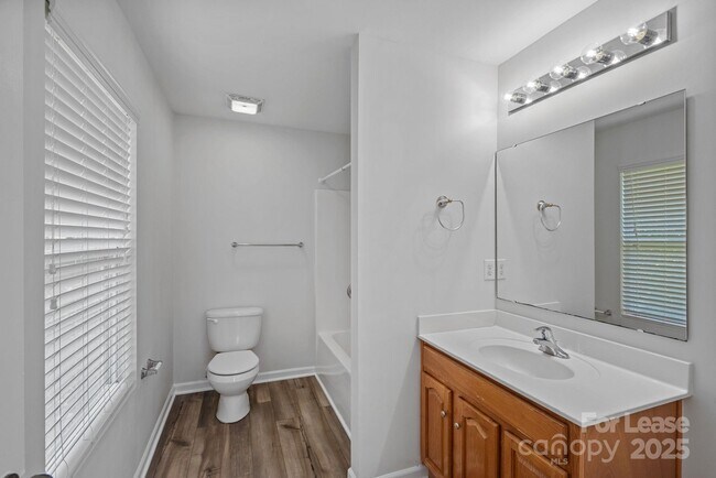 Building Photo - 237 Aershire Ct