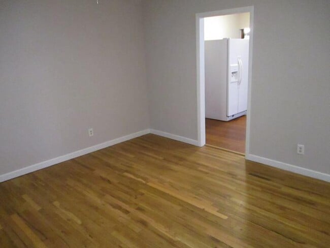 Building Photo - 1005 S 11th St